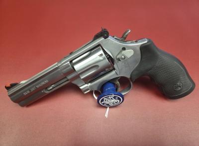 S&W